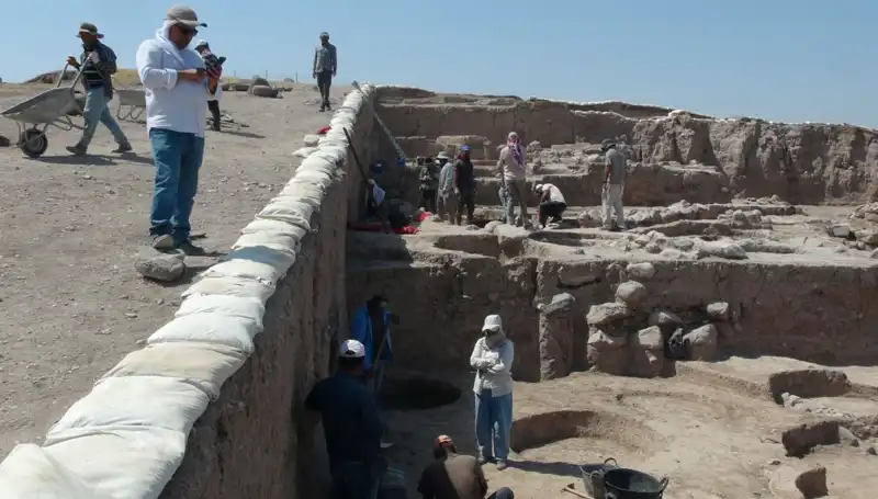 Kilis'te Oylum Höyük Kazılarına Sıcak Havalara Rağmen Devam Ediliyor