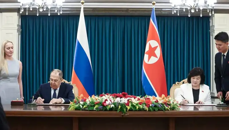 Rusya ve Kuzey Kore: Lavrov’un Tarihi Görüşmesi Yeni İlişkiler Mi Getiriyor?