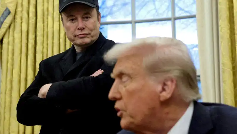 Elon Musk, Trump Kabinesinden Ayrıldığını Duyurdu: Nedenleri ve Geleceği