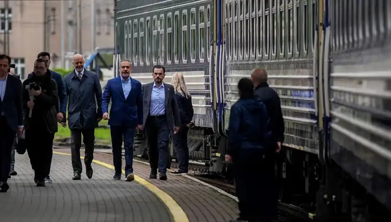 Dışişleri Bakanı Fidan'ın Ukrayna Ziyareti: Diplomasi ve İşbirliği Adımları Atıldı