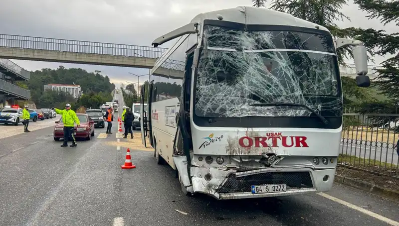 Uşak'ta İki İşçi Servisi Çarpıştı: Kaos ve Yaralılar