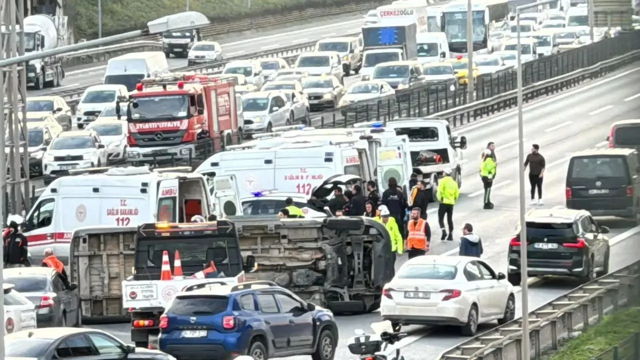 Sarıyer’de Okul Servisi Devrildi: Çok Sayıda Ekip Sevk Edildi