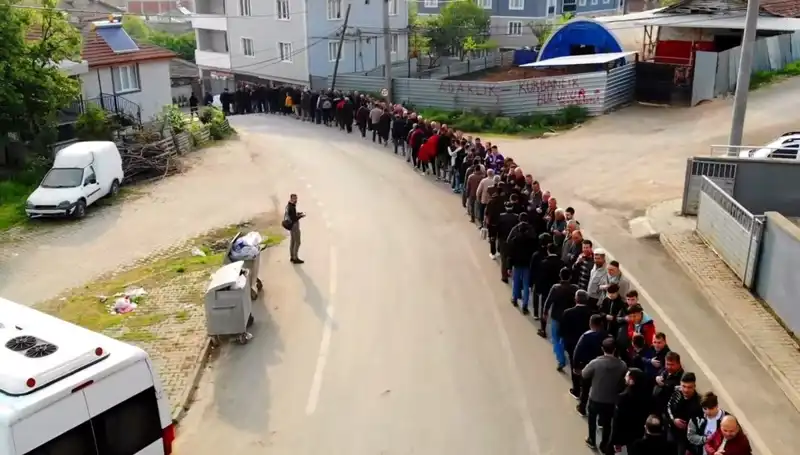 Bursa'da Bayram Geleneklerine Dair 1 Kilometrelik Kuyruk Oluştu