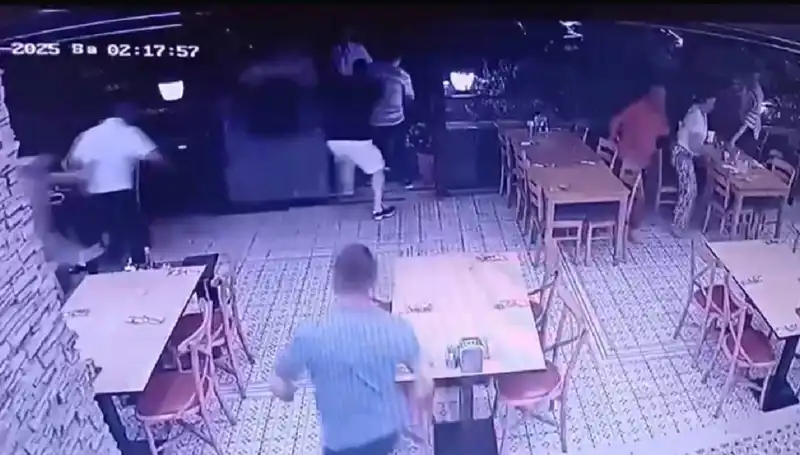 Deprem Anı Güvenlik Kamerası ile Kaydedildi: O Anlar İnanılmaz!