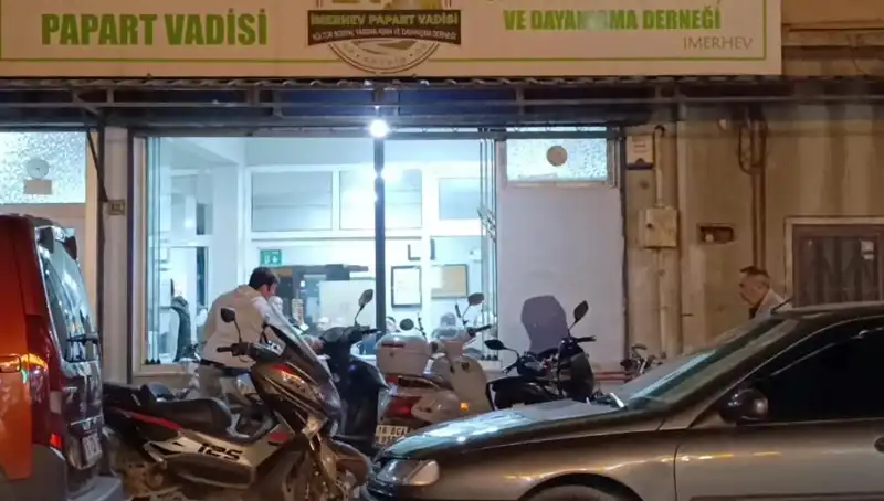 Lokalde Bıçaklı Kavga: Bir Kişi Ağır Yaralandı, Olay Yerin Gözaltılar Devam Ediyor