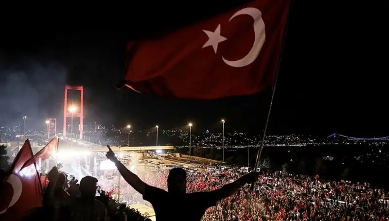 15 Temmuz'un Anısına: "En Uzun Gece" Tiyatrosu Külliye'de Sahnelenecek