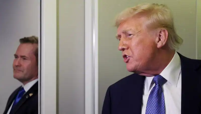 Trump, Mike Waltz'u Görevden Aldı: Sızdırma Skandalının Ardındaki Gerçekler