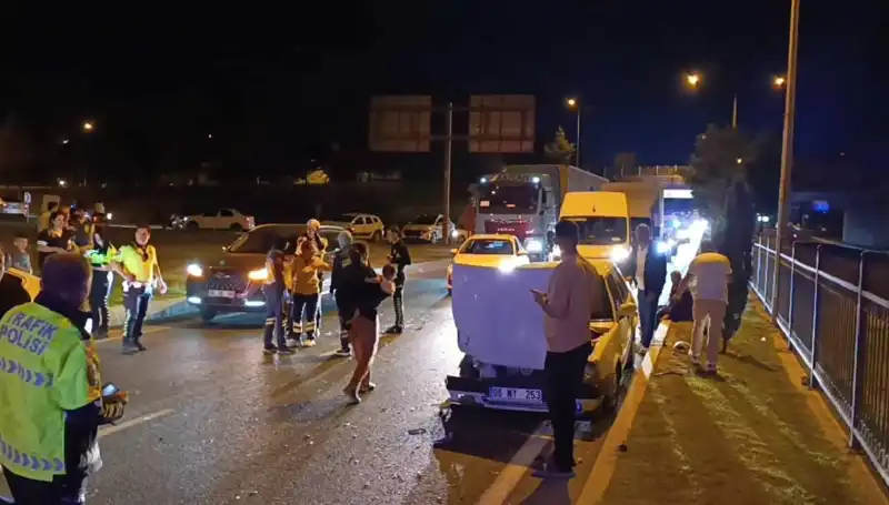 Otoyolda Geri Dönüş Kaza İle Sonuçlandı: İki Çocuk, Dört Yaralı