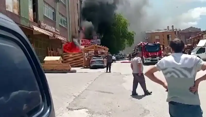 Ankara'da İş Yerinde Çıkan Yangın Büyüyerek Feci Bir Sonuca Yol Açtı