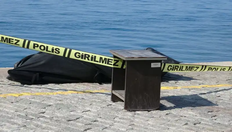 Falezlerin Arasında Bulunan Gizemli Erkek Cesedi Avcılara Ne Anlatıyor?