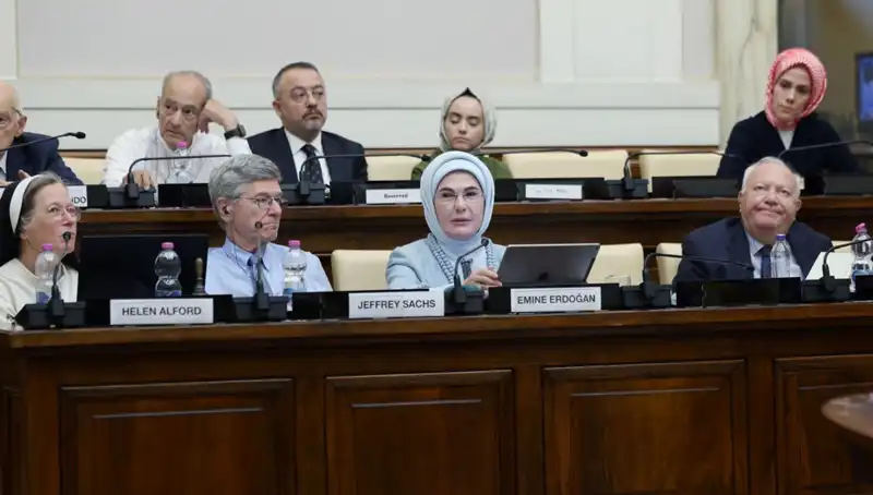 Emine Erdoğan, Vatikan'da "Dünya 5'ten Büyüktür" Mesajı Verdi!