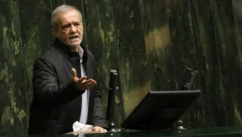 İran Cumhurbaşkanı Yardımcısı Lüks Gezi Yüzünden Görevden Alındı