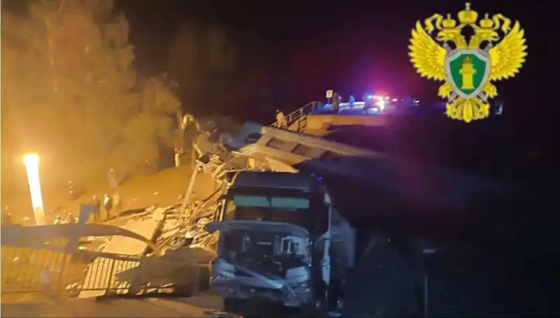 Rusya'da Tren Üzerine Çöken Köprüde Can Paze: Ölü ve Yaralılar