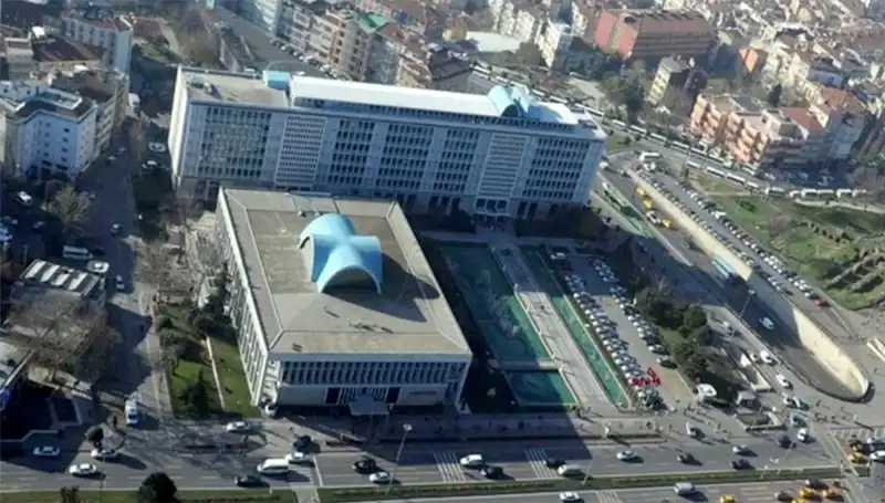 İBB Soruşturmasında WhatsApp Enderun Grubu Mesajları Mercek Altında!
