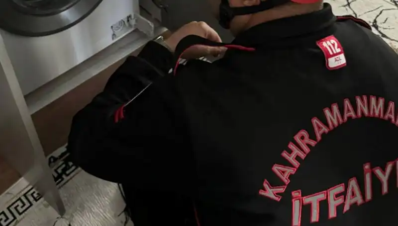 Çamaşır Makinesine Giren Kedi, İtfaiyenin Dikkati ile Kurtarıldı