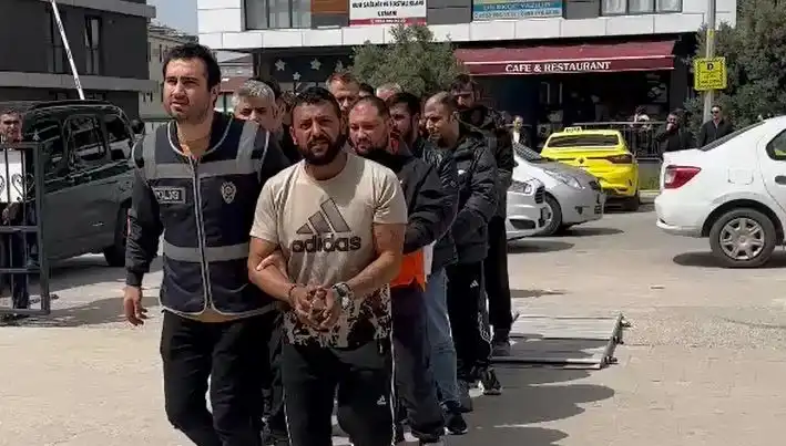 Edirne'de Eş Zamanlı Operasyon: Yedi Firari Polisi Kandırmayı Başaramadı