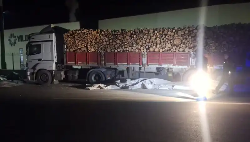 TIR Sürücüsüne Otomobil Çarpmasıyla Tüyler Ürperten Kaza