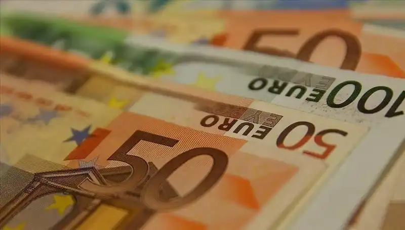 Euro, Zirve Seviye Sonrasında Düşüşe Geçti: Ekonomik Gelişmeler Neler?