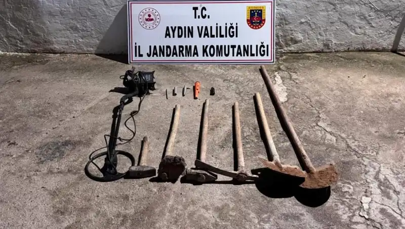 Aydın'da Kaçak Kazı Operasyonu: Suçüstü Yakalananlar Sorgulanıyor