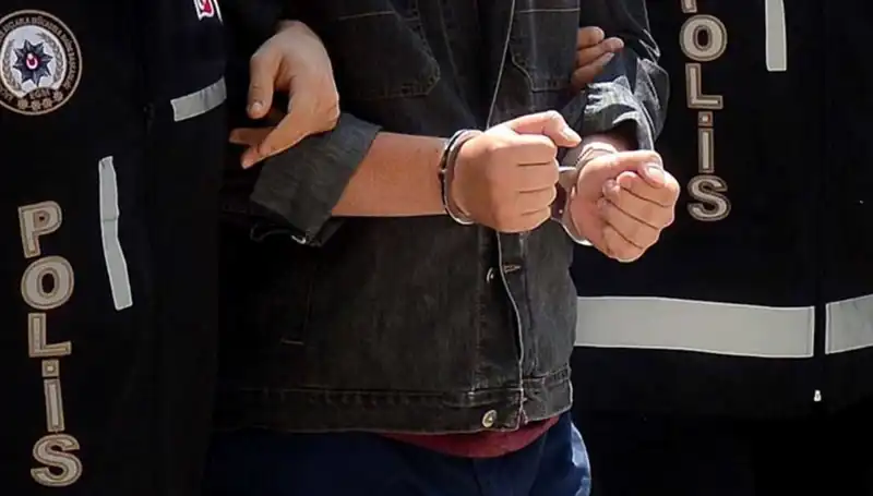 Kayseri'de Yasa Dışı Silah Ticareti Operasyonu: İki Zanlı Kıskıvrak Yakalandı
