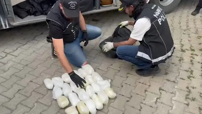 Yolcunun Valizinden 13 Kilo Metamfetamin Çıktı: Uyuşturucu Ticareti İle Mücadelede Yeni Bir Vaka