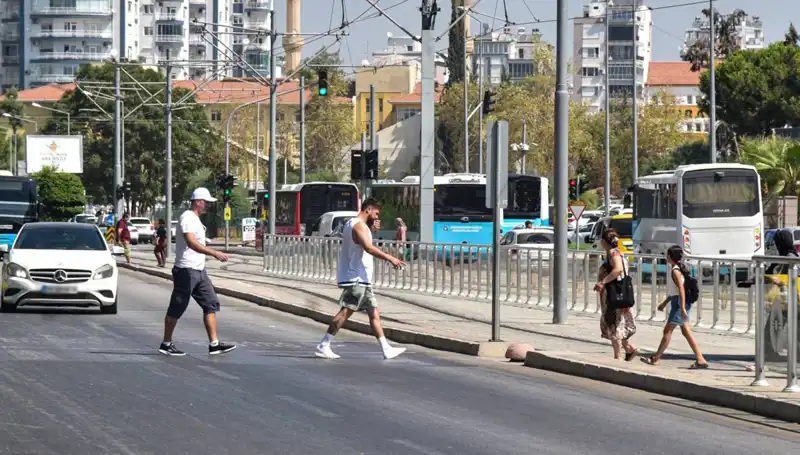 Trafikte Ölümcül Bilinçsizlik: İkinci Sıraya Yerleşti, Hayatları Tehdit Ediyor
