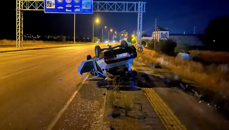 TIR Sıkıştırdı, Otomobil Takla Attı: Kaza Anları Şok Edici