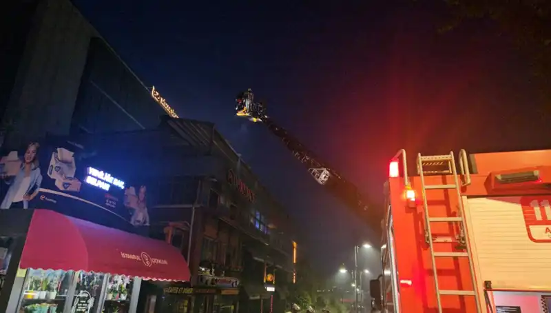 Beşiktaş'taki 3 Katlı Restoranda Yangın: Tehlike Anında Alevler Yükseldi