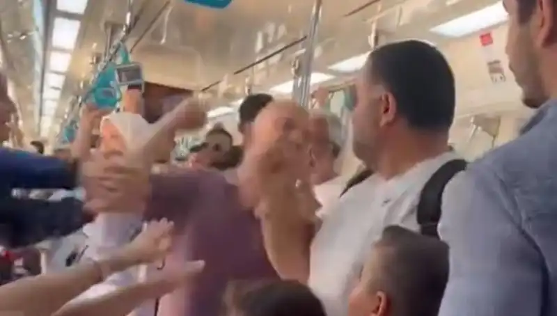 Marmaray'da Şok Eden Yumruklu Kavga: Güvenlik Sorunları Gündeme Geldi