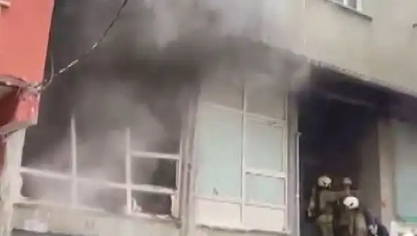 İstanbul'da Beş Katlı Binada Yangın: İş Yerinde Panic Anları