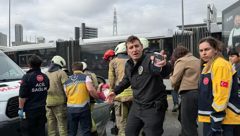 Metrobüs Kazası: İstanbul'da Hayat Durduran Feci Kaza Detayları