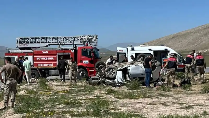 Van’da Meydana Gelen Feci Kazada 4 Kişi Hayatını Kaybetti