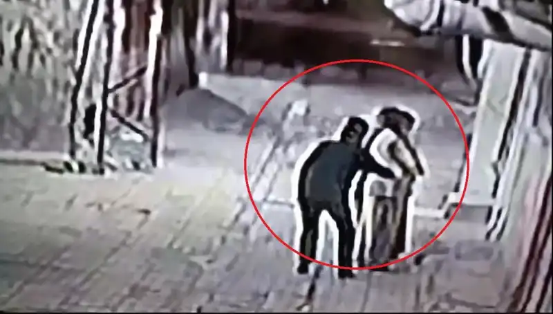 Polisler Kapkaççılara Operasyon İçin Pazarcı ve Simitçi Kılığına Girdi