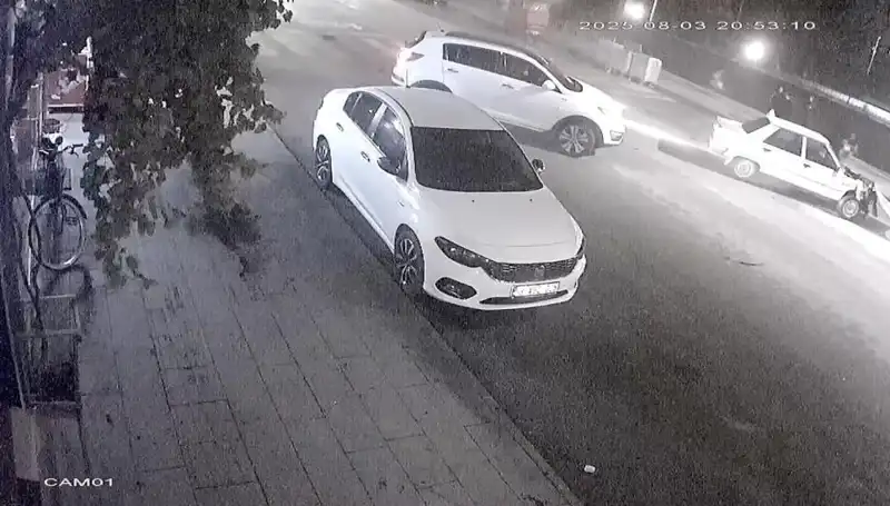 Yayalara Yol Vermek İsteyen Sürücüler Kazanın Kötü Kahrını Yaşadı
