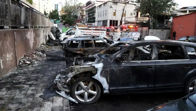 Sanayide Tamir Bekleyen Araçlar Kül Oldu: Yangının Sebebi Ne?