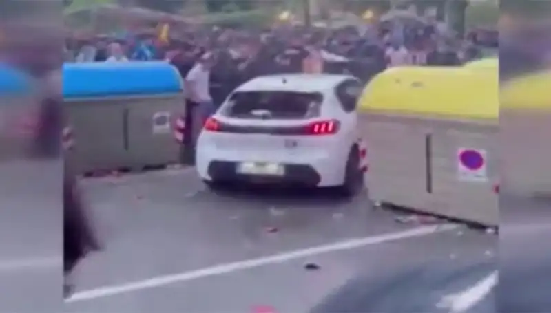 Taraftarların Arasına Dalıp 13 Kişiyi Yaralayan Otomobil Kazası