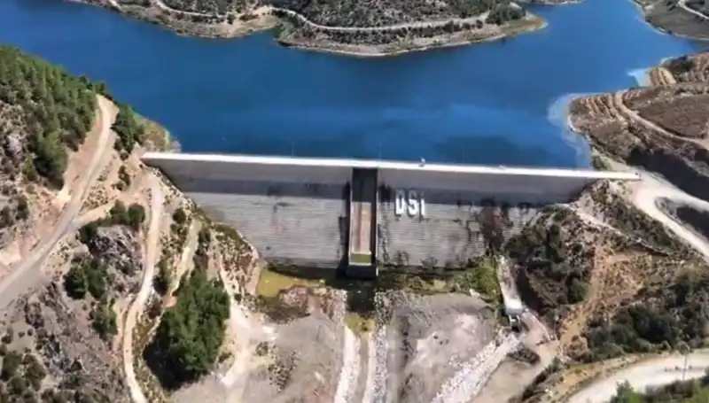 Çeşme'de Su Kesintileri Son Buluyor: Doğal Su Kaynakları Devreye Girdi