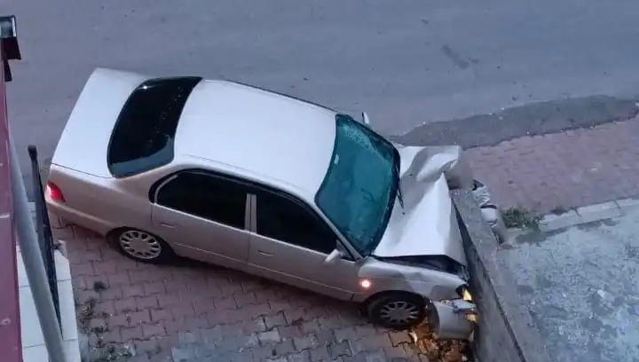 Kontrolü Kaybedip Duvara Çarparak Korku Dolu Anlar Yaşattı