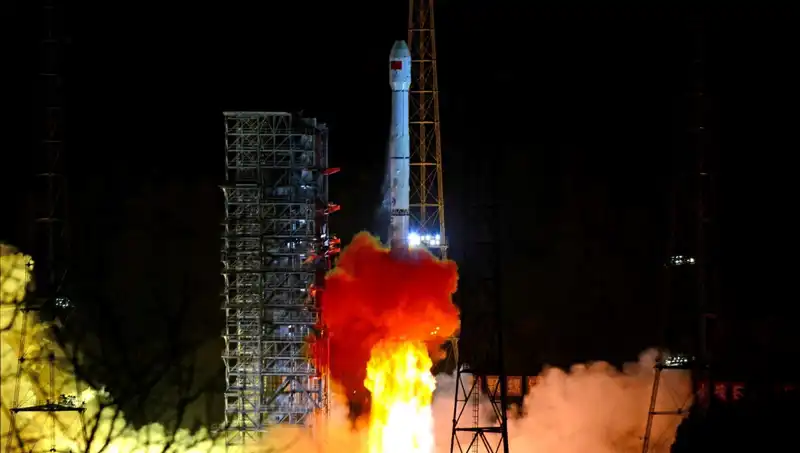 Uzay Keşifleri: Çin'in Tienvın-2 Asteroid Keşif Aracı Uzaya Fırlatıldı
